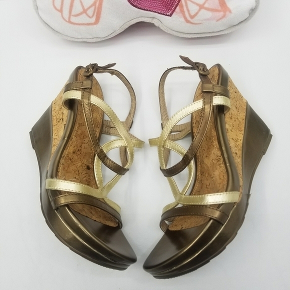 KENNETH COLE REACTION SANDALS WEDGE  HEELS SZ.6 - Picture 7 of 8